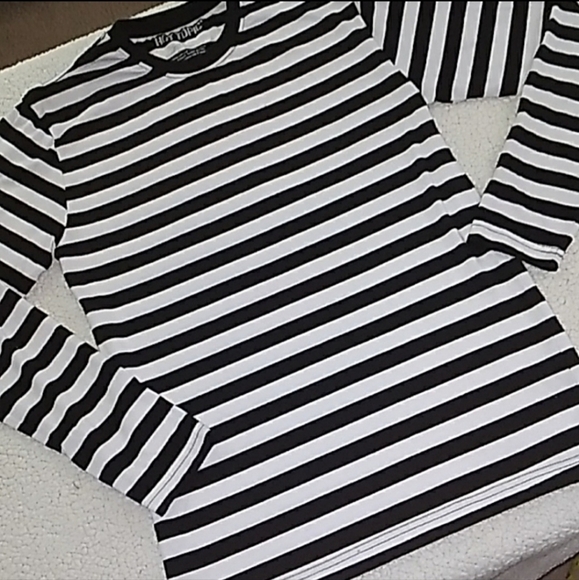 Hot Topic Basic Goth Long Sleeved Tee Black White Striped Women's EUC - Picture 3 of 6